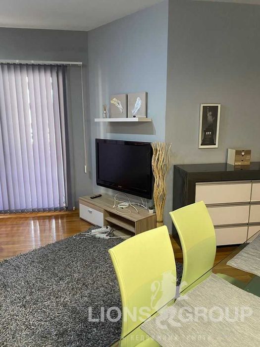 Дава се под наем Двустаен апартамент в Варна, Базар Левски - 80 кв.м за 586.5 € - Снимка #1