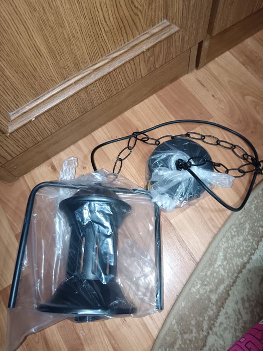 VÂND Lampa suspendata cu lant negru, E27, 1m, Negru  ESTE NOU

1️⃣0️⃣
