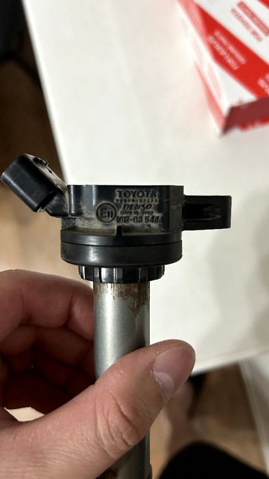 Катушка на Toyota Corolla e140 1zr.