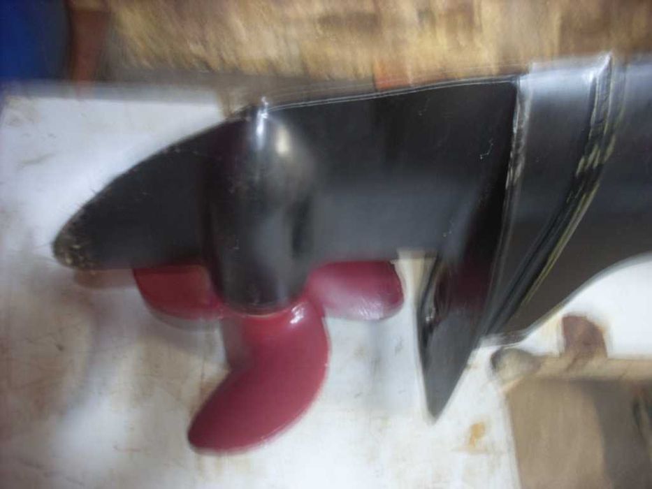 продавам чисто нова лодка колибри-3.60 с двигател меркури 8кс