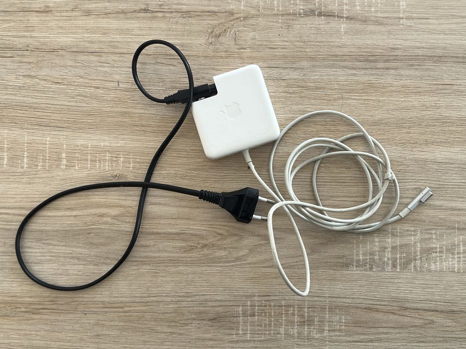 MacBook Pro 2011 13” / SSD 240GB / Работи добре