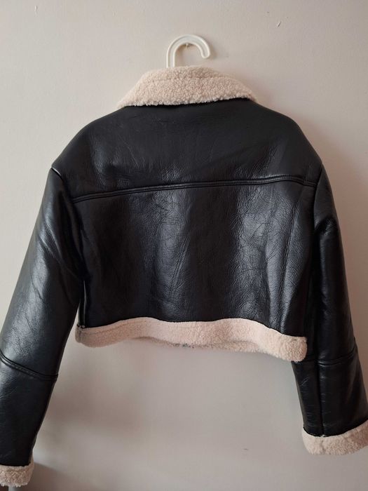 Ново дамско черно кожено късо яке с каракул