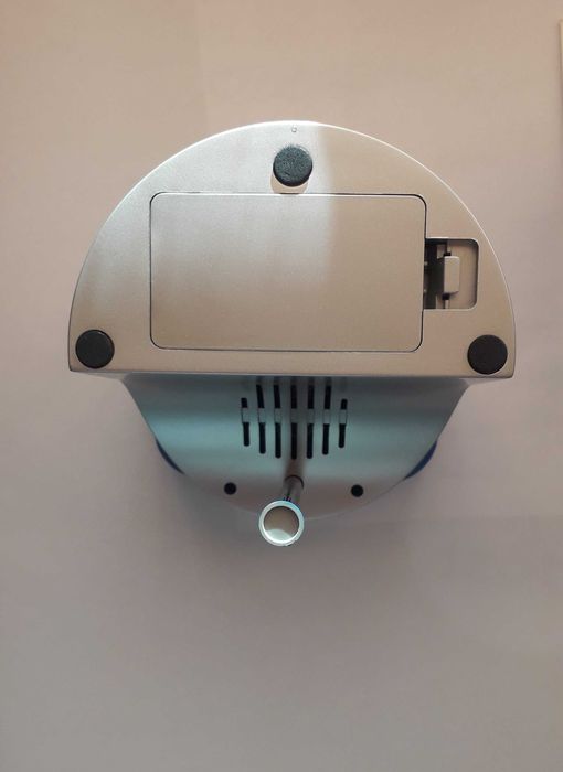 моливник с часовник и радио