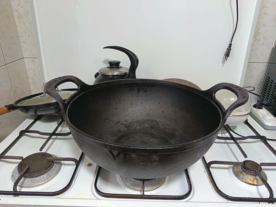 Продам чугунный казан