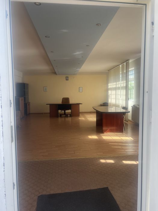dau spre inchiriere birouri intre 70 m si 20 m, cladire vis a vis de liceul 5, stradal. Islaz.