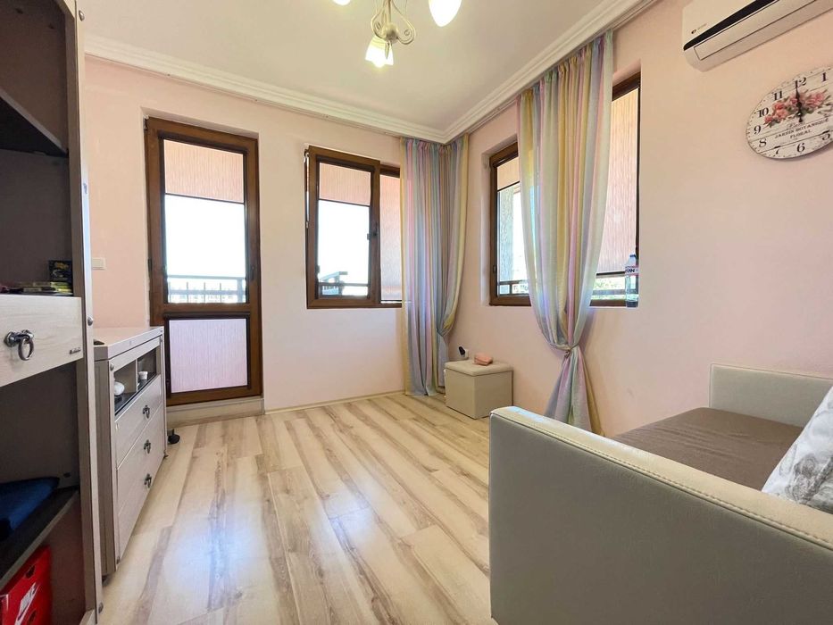 Четиристаен апартамент над яхтено пристанище, Гледка море, Втора линия