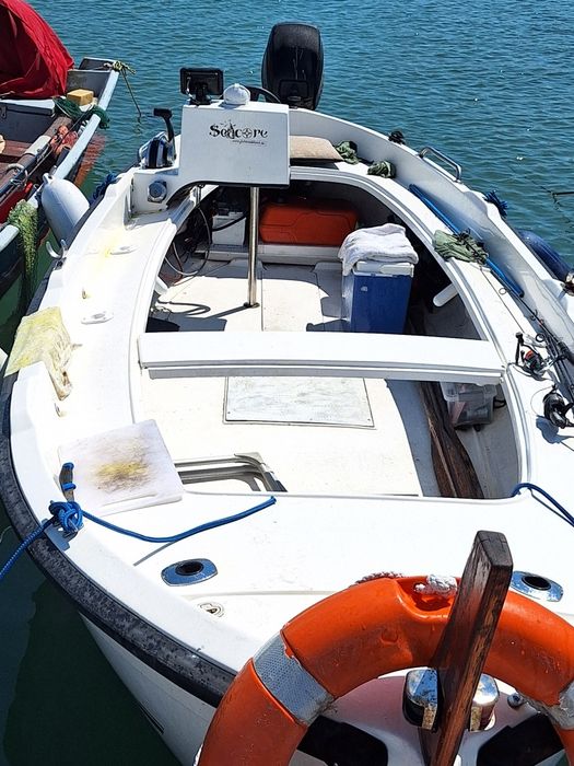Vand barca cu motor