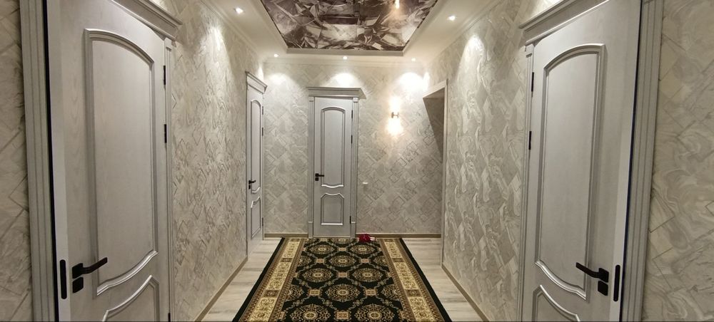 Срочно! В центре в 5-ом этаже 3-х комнатная квартира продаётся.