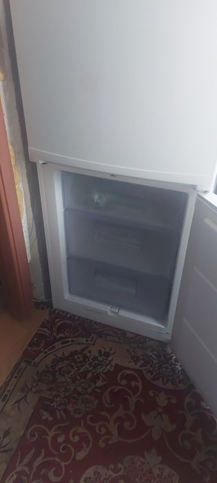 Vand frigider zanuusi