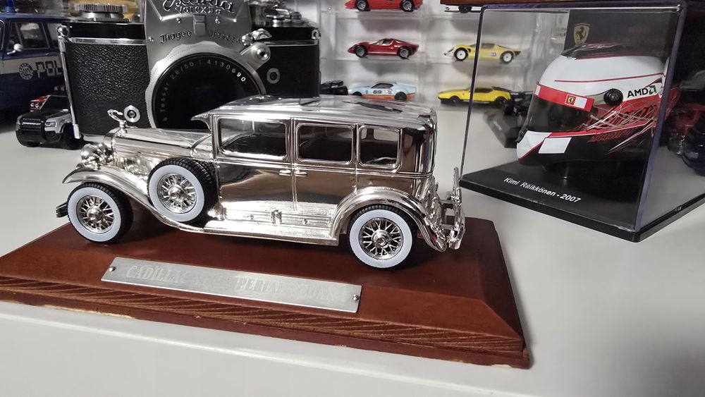 Cadillac V16 Imperial Sedan - Silver Cars collection