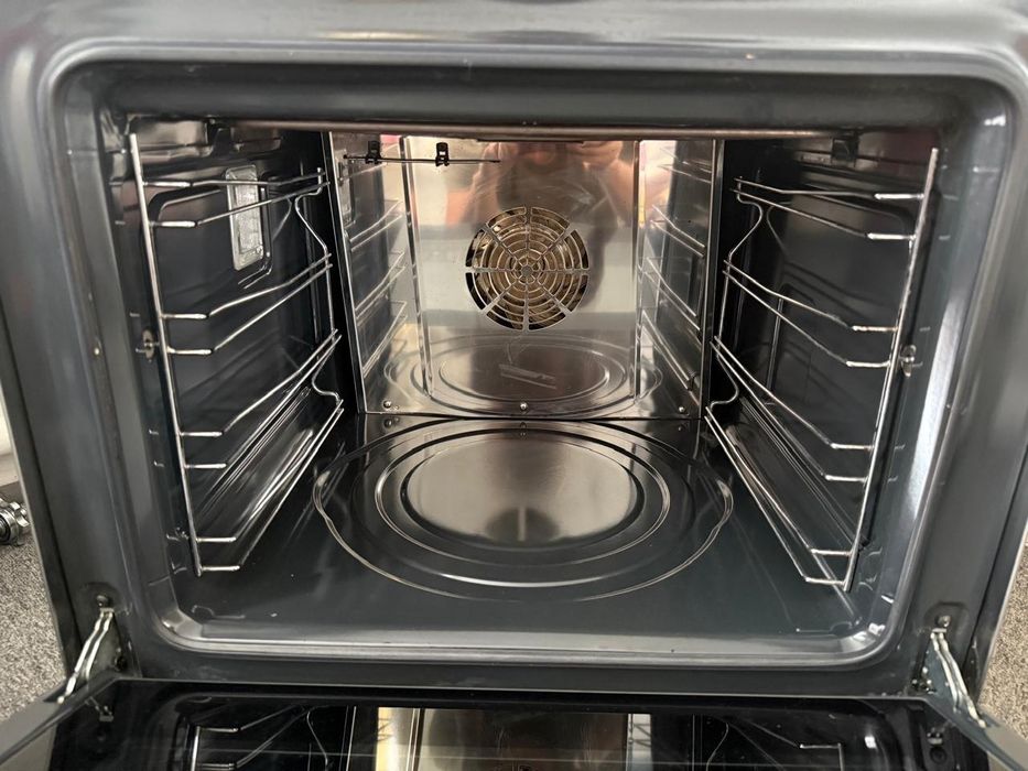 Духовой шкаф Smeg серебристый