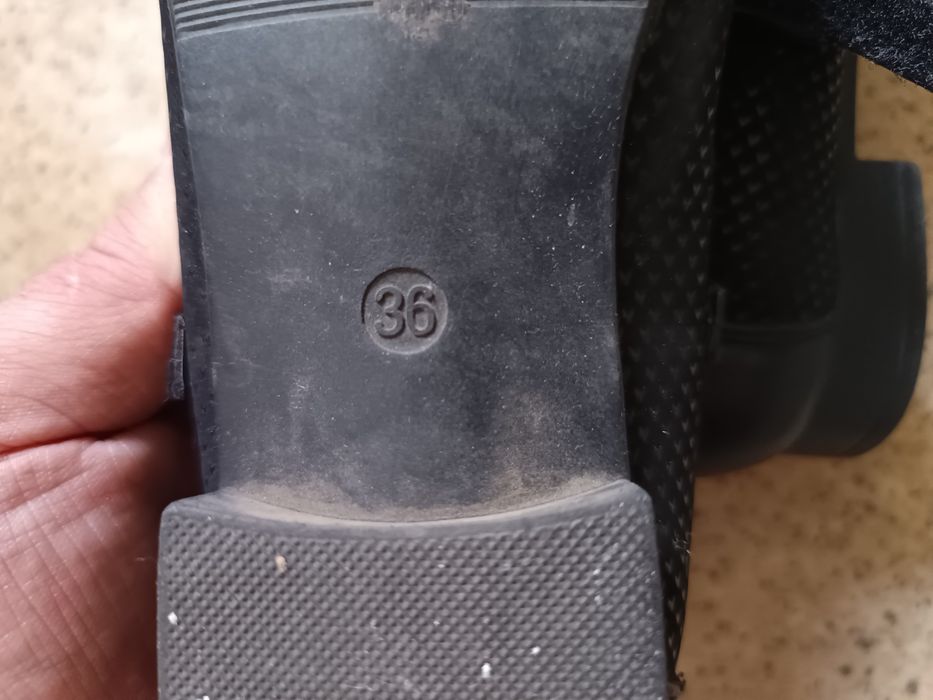 Продам туфли для школьницы.