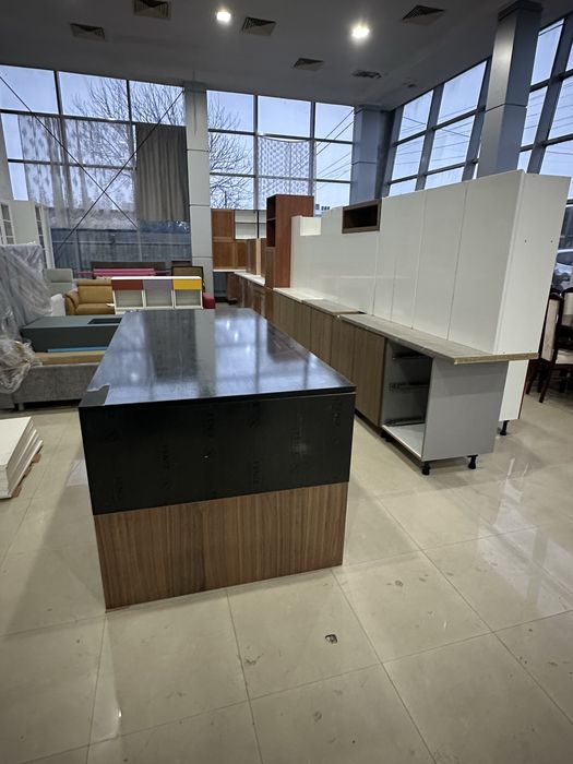 Bucatarii pe dimensiunea clientului diferite modele