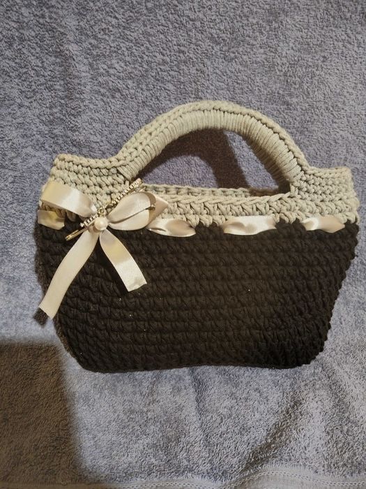 Плетени дамски чанти на една кука