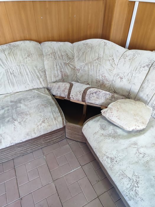 Большой диван с креслом