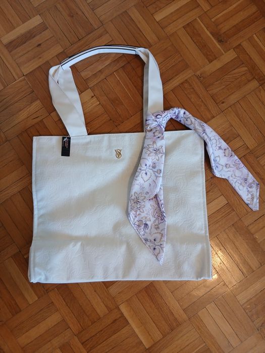 Vând geantă tote bag Victoria's Secret cu etichetă