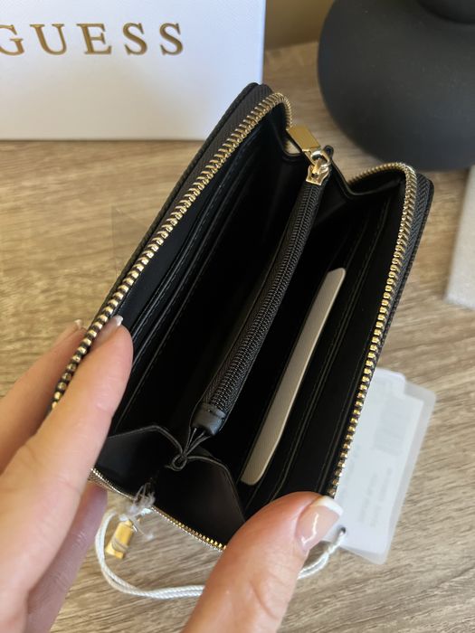 Оригинално портмоне Guess - чисто ново