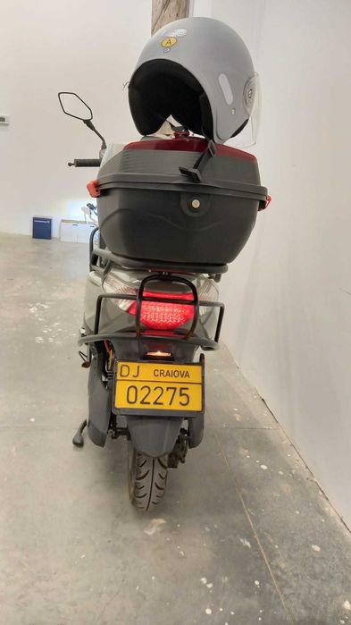 Scuter electric nou, impecabil,autonomie mare,
