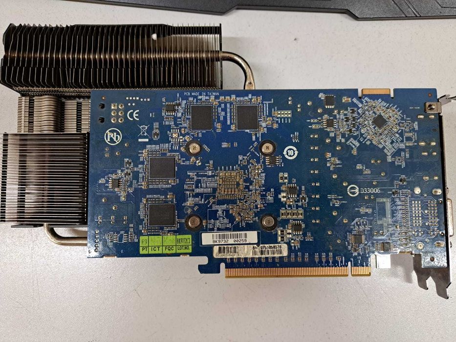 Продам видеокарту GIGABYTE GV-R677SL-1GD