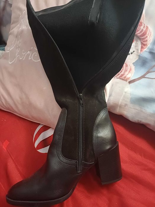 Нови ботуши естествен велур и естествена кожа-комбинация