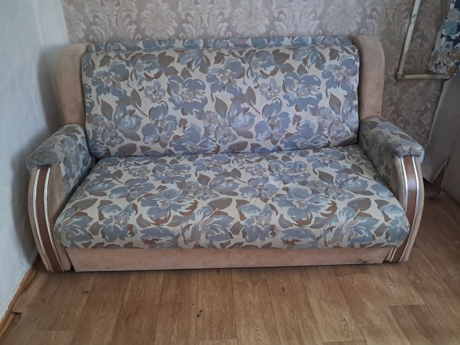 Продам диван в хорошем состоянии.