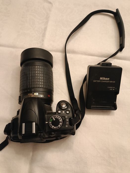 Продавам фотоапарат Nikon D3100