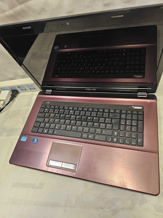 Defect Laptop 17.3" ASUS X73E (K73E), Intel Core i3, Display HD+, Tastatură AZERTY, Sunet Altec Lansing dezmembrez