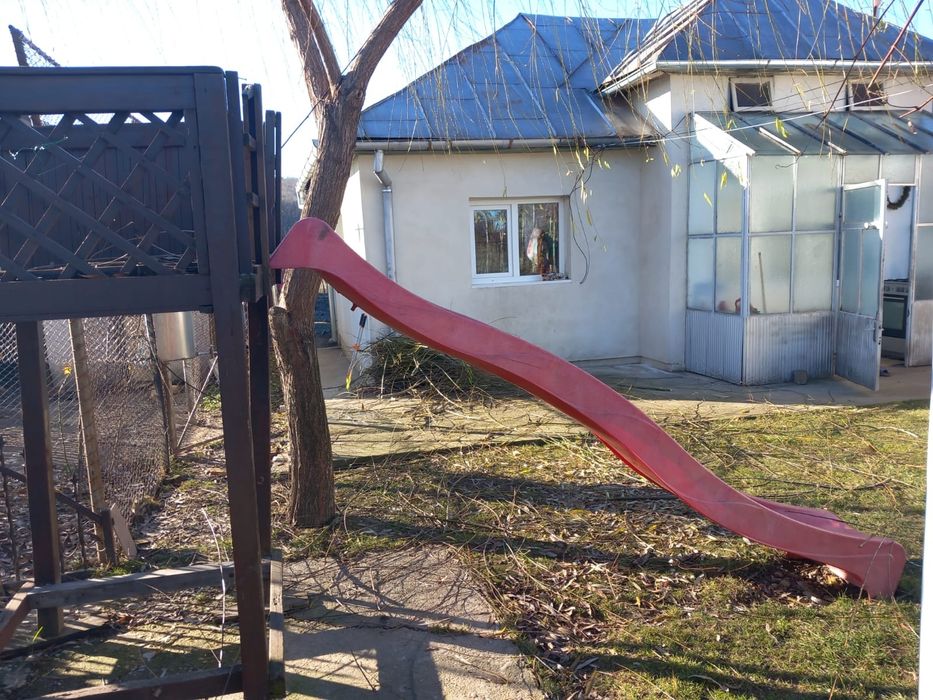 Loc joaca cu tobogan