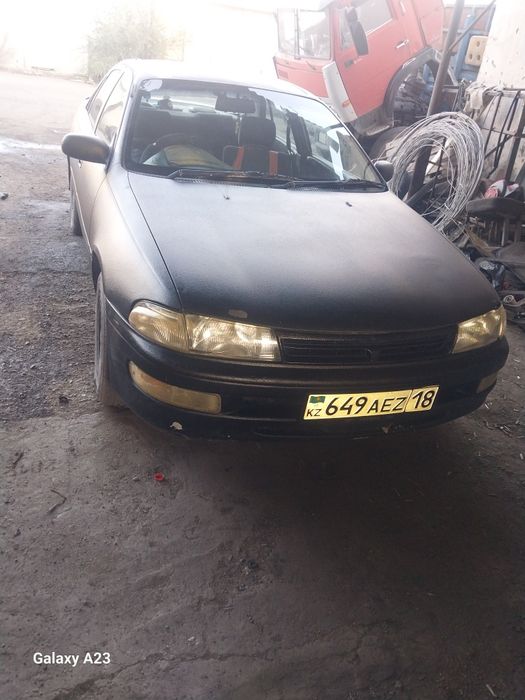 Продам тайоту карина