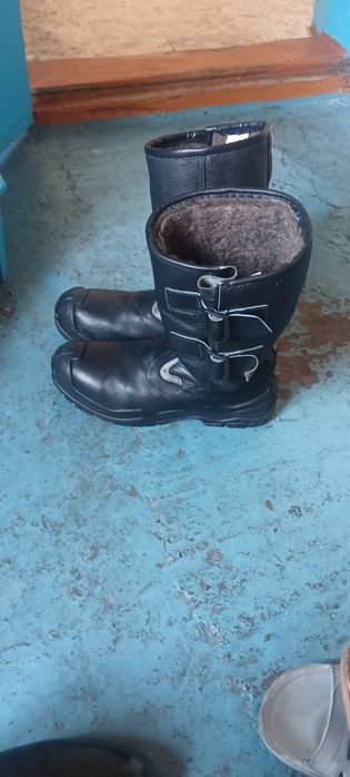 Продаю берцы зимние рабочие