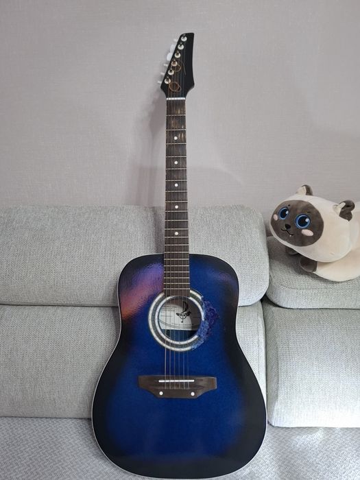 Гитара акустическая.