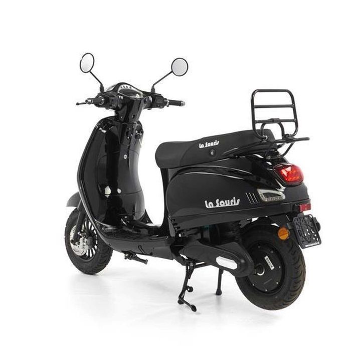 De inchiriat scuter cu si fara permis servicii de calitate garantate