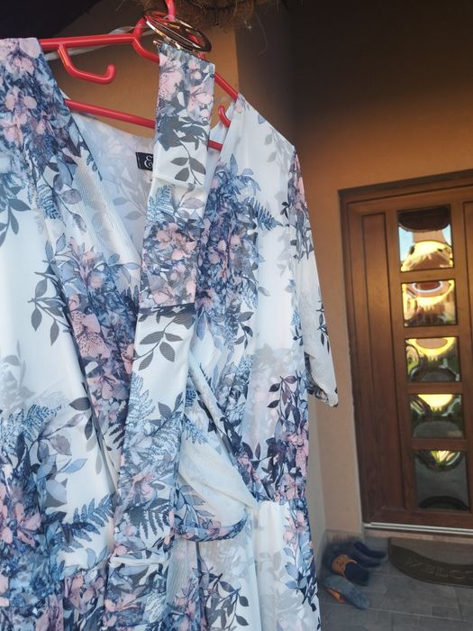 Vand rochie marime mare 52