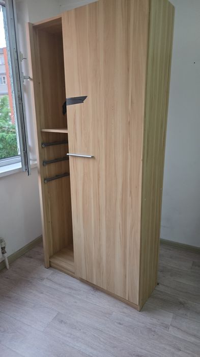 Продается  2 шкафа стол с полкой