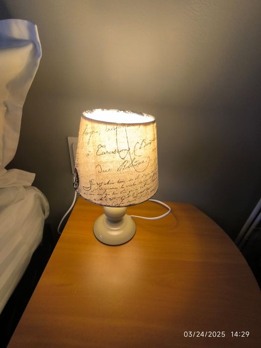 Нощно шкафче нощна лампа