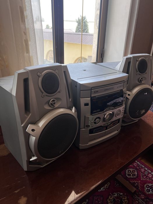 Музыкальный центр LG с двумя колонками (FFH-876MV)