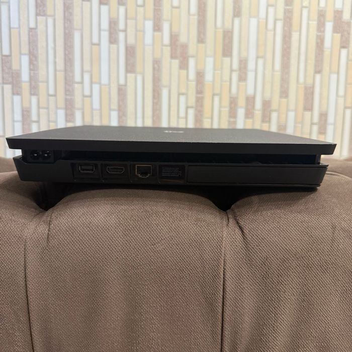Playstation 4 slim