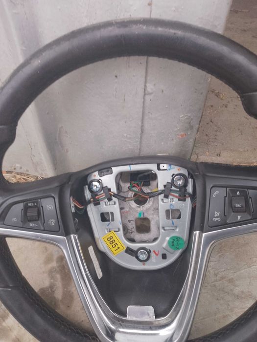 Продавам ОРИГИНАЛЕН волан за опел МОКА