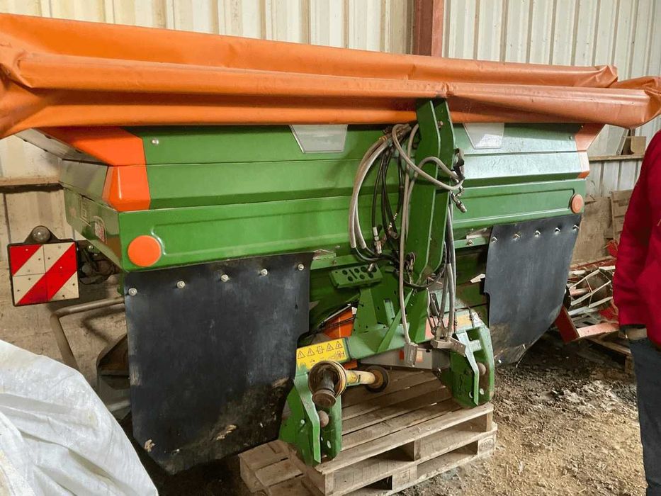 Distribuitor ingrasaminte AMAZONE Z-AM 2700, an 2007, latime 24-36 m