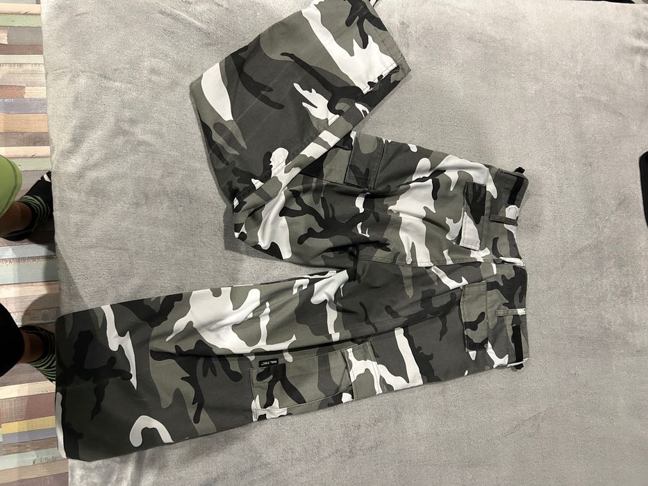 Продавам камофлажни панталони ЧИСТО НОВИ