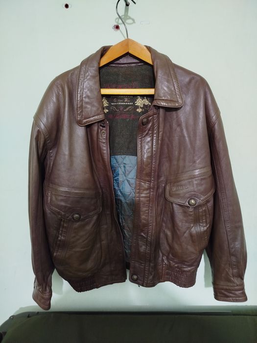 Продам кожаные куртки.