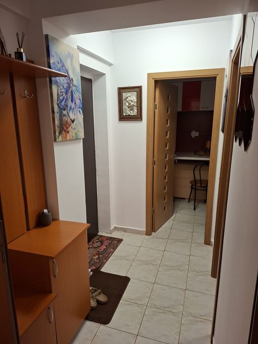 Închiriez garsoniera