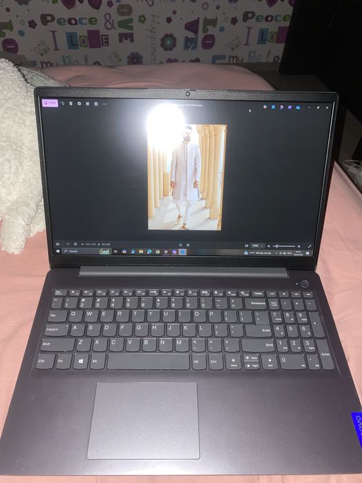 Laptop Lenovo i3 Gen 11, SSD 512GB, Windows 10 Pro – bun pentru școală