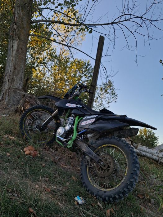 De vanzare sau schimb cross 250cc 4 t