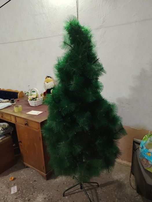 Продаётся елка новогодняя