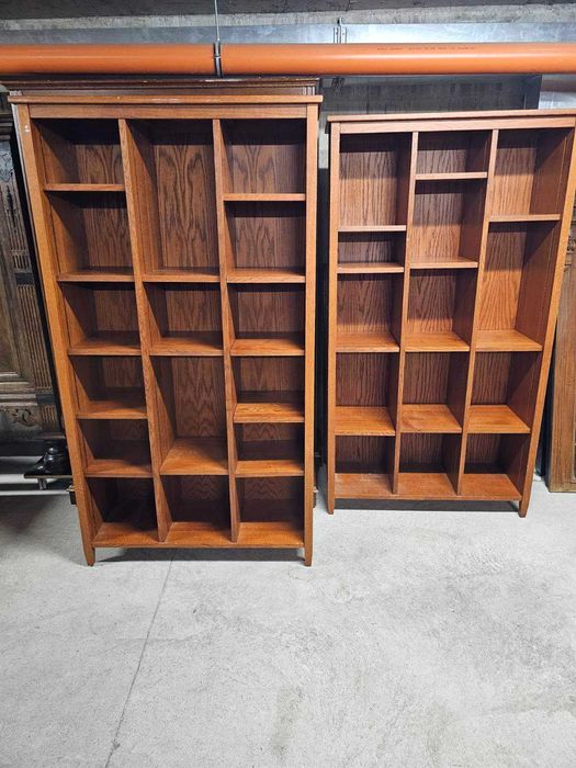 Библиотеки с регуриране на рафтовете изработени изцяло от масив