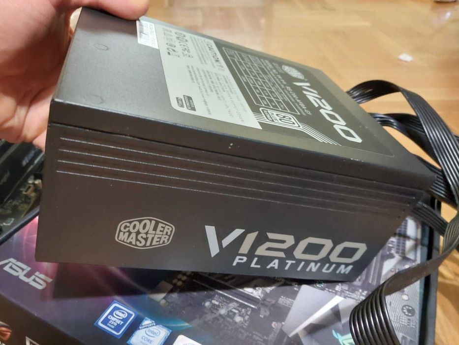 1200W 80+Platinum - BeQuiet Straight Power 11, Cooler Master V1200