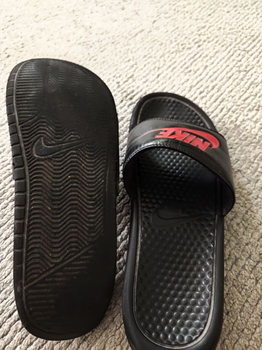 Nike slides 42.5