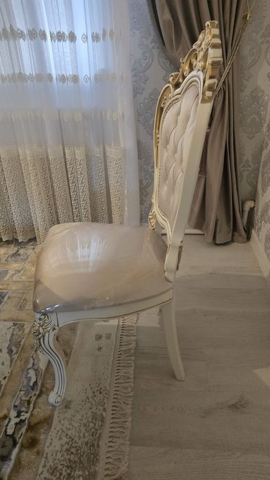 Стол со стульями