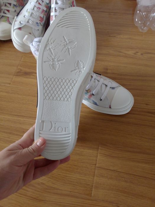 Adidași Dior mărime disponibil 42 43  și 45 unisex